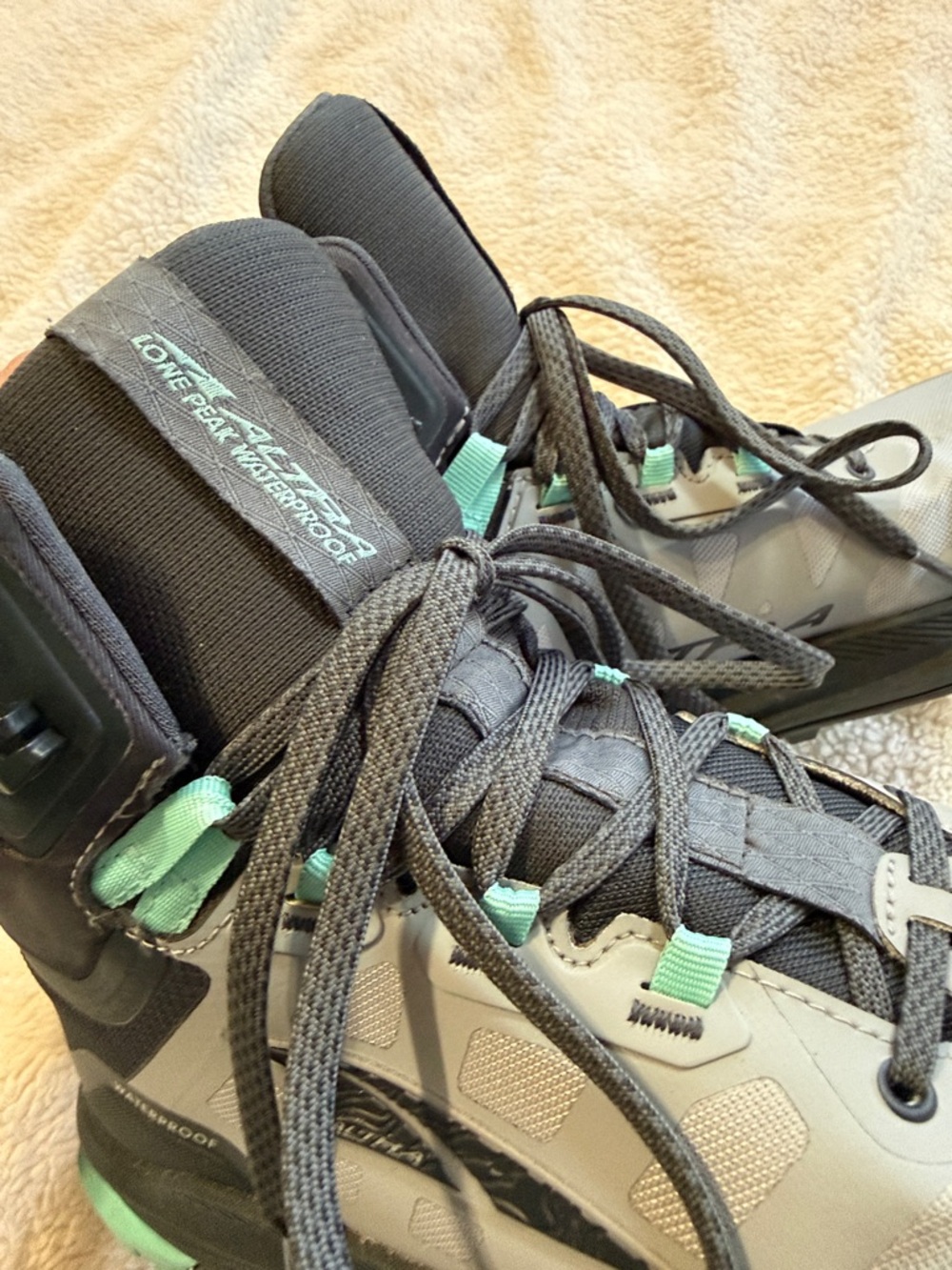 Altra Women's Lone Peak 9 Waterproof Gray and Teal Hiking Boots - Excellent - Picture 7 of 17